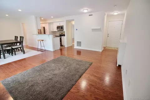 73 Riverside Ave #3B, Stamford, CT 06905