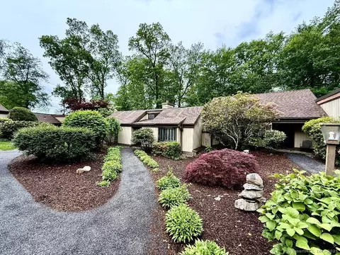 1005 Heritage Vlg #A, Southbury, CT 06488