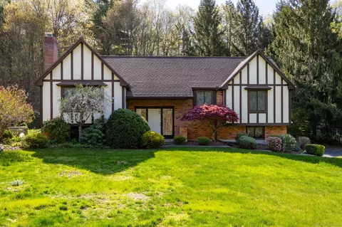 30 Redwood Ln, Glastonbury, CT 06073