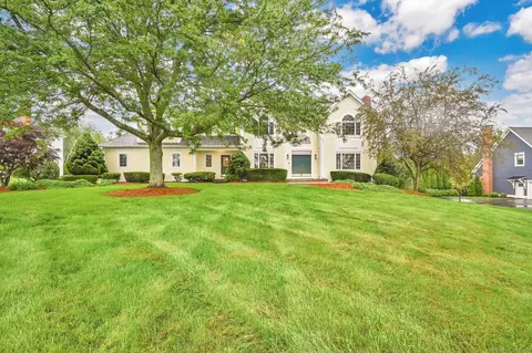 106 Brentwood Dr, Glastonbury, CT 06033