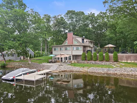 23 Center St, Thompson, CT 06277