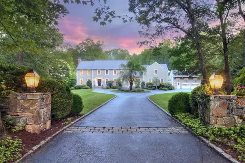 150 Aran Hill Rd, Fairfield, CT 06824