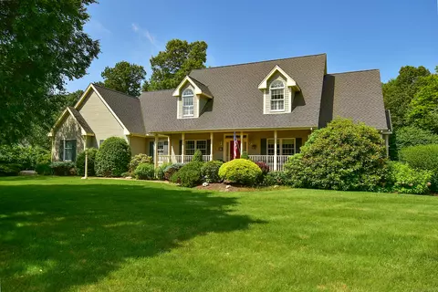 16 Brookfield Dr, Ellington, CT 06029