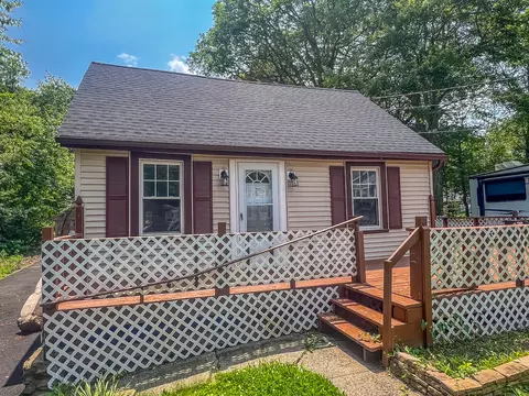 45 Cedar Ave, Wolcott, CT 06716