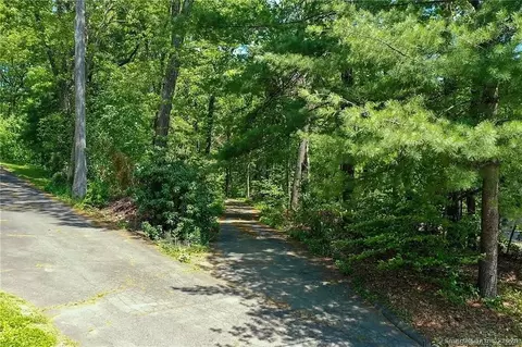 318 3 Mile Rd, Glastonbury, CT 06033