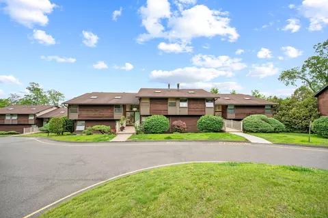 113 Country Squire Dr # E, Cromwell, CT 06416