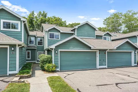 102 Spyglass Cir #102, Groton, CT 06340