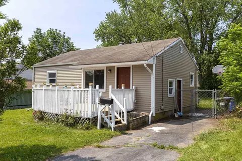 47 Manwaring Rd, Norwich, CT 06360