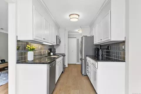 116 Southport Woods Dr, Southport, CT 06890