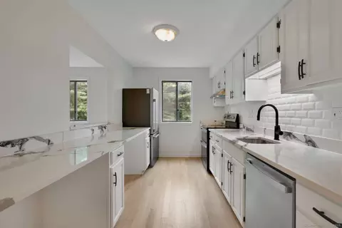 25 Florence Rd #84, Branford, CT 06405