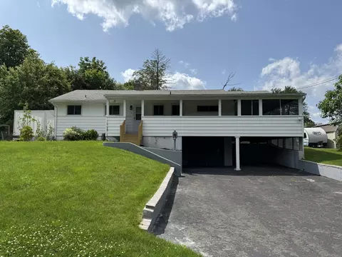 7 Fairchild Rd, Tariffville, CT 06081