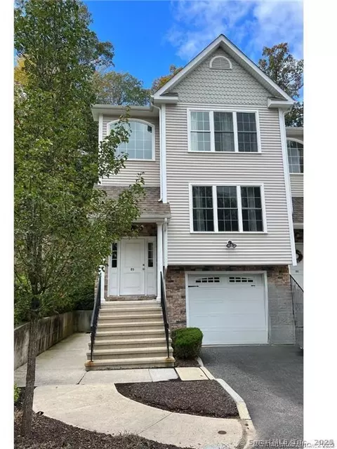 21 Old Oak Dr #21, Brookfield, CT 06804