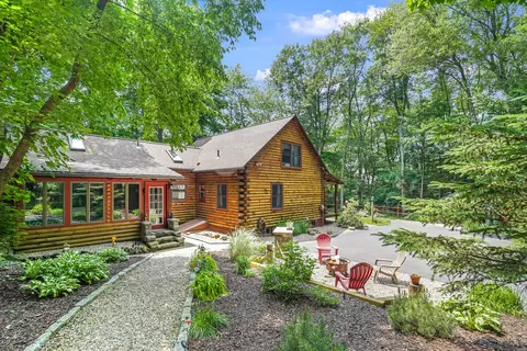 80 Jill Ln, Cheshire, CT 06410