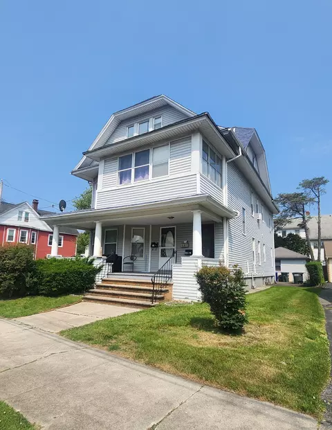 64 Wade St, Bridgeport, CT 06604