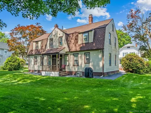16 Kinney Ave, Norwich, CT 06360