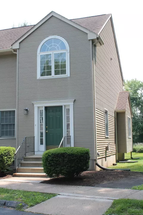 176 Atwater St #7, Plantsville, CT 06479
