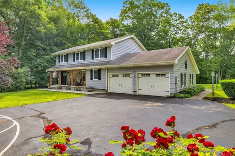 2 Naomi Ln, East Lyme, CT 06333