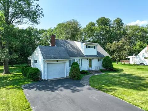 26 Seminole Cir, West Hartford, CT 06117