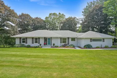 16 Dogwood Dr, Danbury, CT 06811