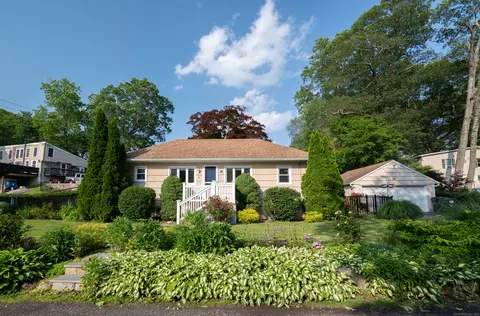 11 Hull Rd, Danbury, CT 06811