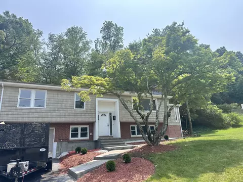 29 Heritage Hill Rd, Branford, CT 06405