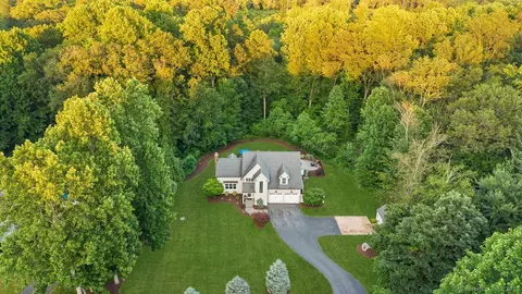 7 Forest View Dr, Sandy Hook, CT 06482