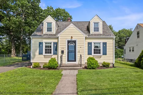 134 Oakwood Ave, West Hartford, CT 06119