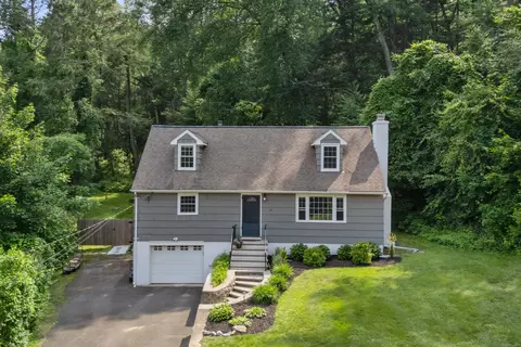 25 Hillside Cir, Brookfield, CT 06804