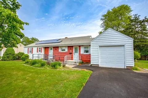 38 Dalewood Rd, Newington, CT 06111