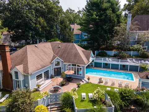 213 Old Pond Ln #213, Norwich, CT 06360