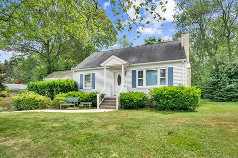2 Maple Dr, Prospect, CT 06712