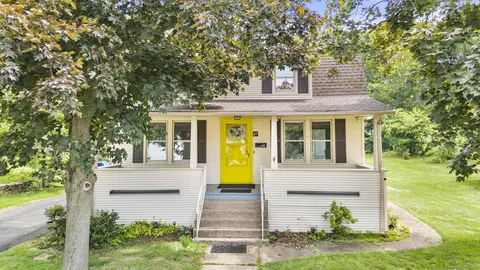 27 Homestead St, Manchester, CT 06042