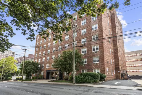 140 Grove St #4F, Stamford, CT 06901