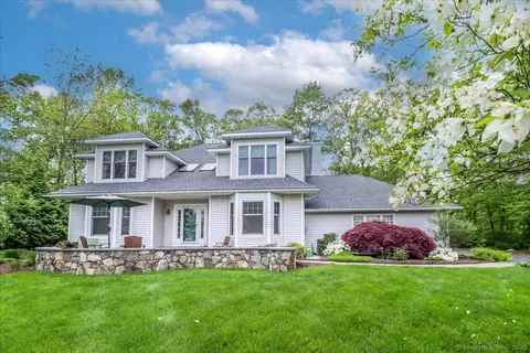 9 Maplewood Dr, Danbury, CT 06811