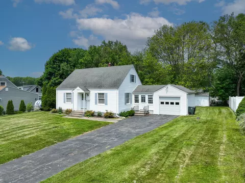 68 Canterbury Ln, Milford, CT 06460