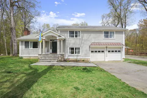 24 Appletree Ln, Norwalk, CT 06850