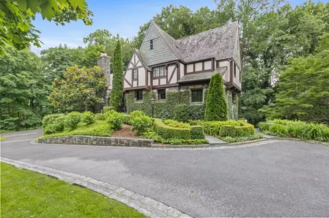 90 Brookside Dr, Greenwich, CT 06831