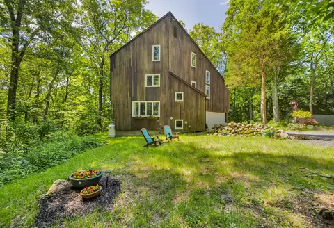 80 Deer Ln, Guilford, CT 06437