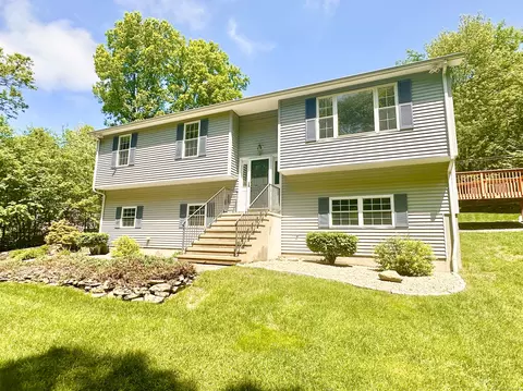 27 Fieldstone Ter, Naugatuck, CT 06770