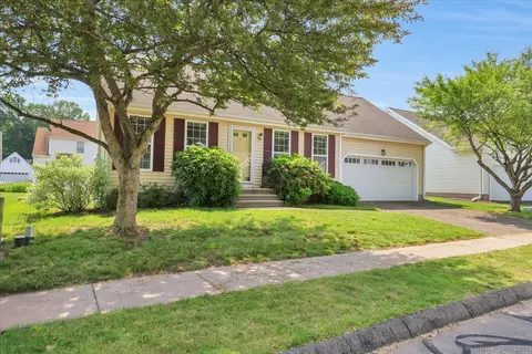 46 Rolling Grn, Middletown, CT 06457