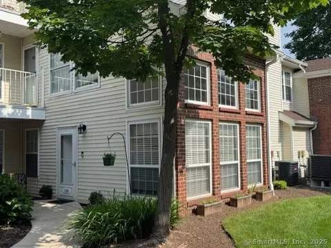 108 Carriage Crossing Ln #108, Middletown, CT 06457