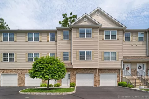3 Riverview Ct #3, Brookfield, CT 06804