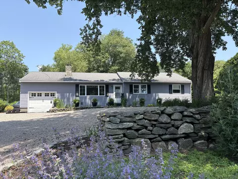 288 Pequot Trl, Pawcatuck, CT 06379