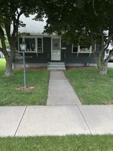 21 Salem Rd, Manchester, CT 06040