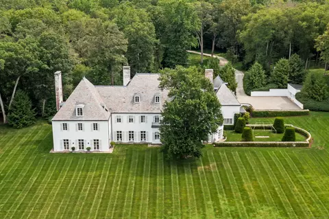 104 Dans Hwy, New Canaan, CT 06840
