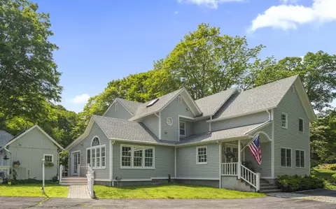 4 Johnny Cake Hill Rd, Old Lyme, CT 06371