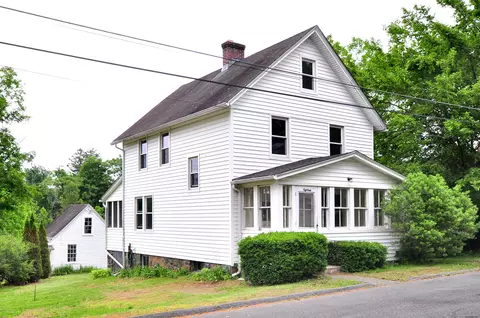 18 Maple St, Tariffville, CT 06081