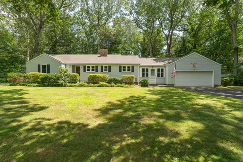20 Robin Ridge Dr, Madison, CT 06443