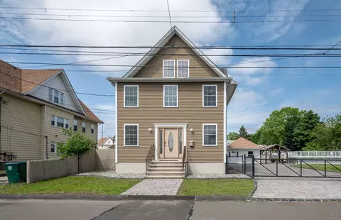 56 Lines Pl, Stratford, CT 06615