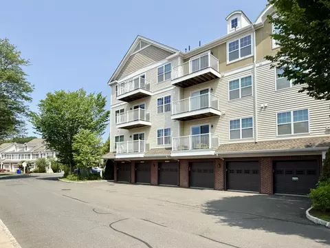 34 Schoolhouse Dr #405, West Hartford, CT 06110